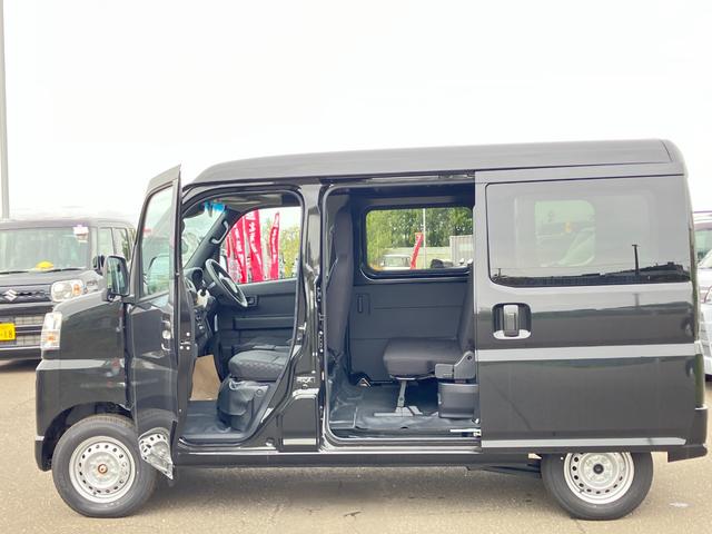 ハイゼットカーゴ ＤＸ　届出済み未使用車　両側スライドドア　キーレスエントリー　スマートアシスト　クリアランスソナー　アイドリングストップ　ハロゲンヘッドライト　オートライト　オートハイビーム　パートタイム４ＷＤ（7枚目）