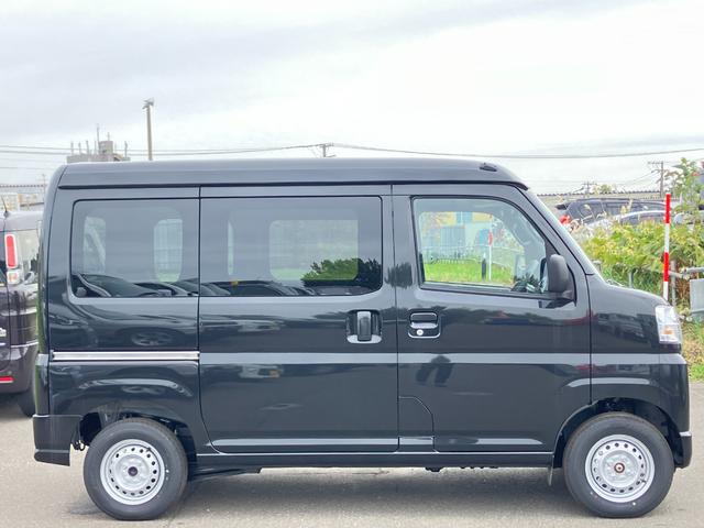 ハイゼットカーゴ ＤＸ　届出済み未使用車　両側スライドドア　キーレスエントリー　スマートアシスト　クリアランスソナー　アイドリングストップ　ハロゲンヘッドライト　オートライト　オートハイビーム　パートタイム４ＷＤ（12枚目）