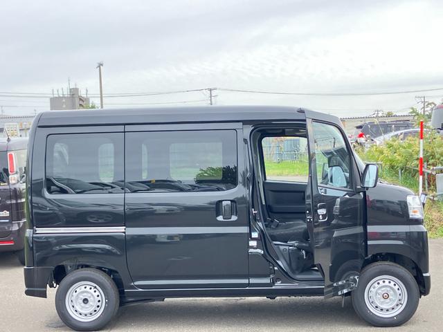 ハイゼットカーゴ ＤＸ　届出済み未使用車　両側スライドドア　キーレスエントリー　スマートアシスト　クリアランスソナー　アイドリングストップ　ハロゲンヘッドライト　オートライト　オートハイビーム　パートタイム４ＷＤ（13枚目）