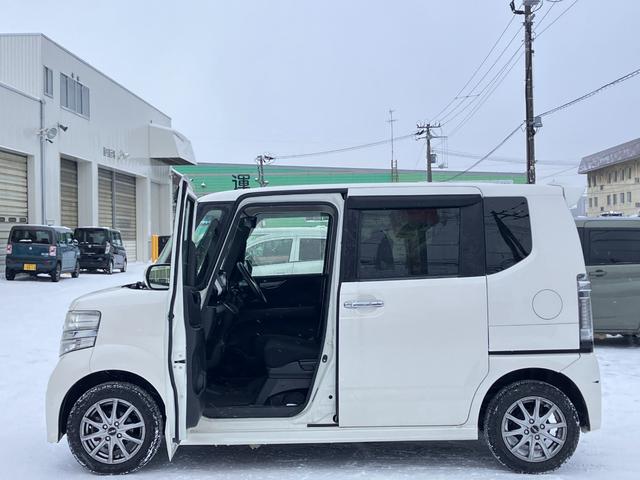 Ｎ－ＢＯＸカスタム Ｇ　ＳＳブラックスタイルパッケージ　スマートキー　社外ナビゲーション　バックカメラ　ディスチャージドランプ　フロントフォグランプ　電動格納ミラー　オートライト　ＥＴＣ　両側電動スライドドア　イージークローザー　４ＷＤ（6枚目）