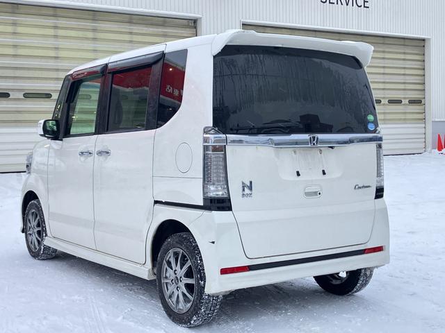 Ｎ－ＢＯＸカスタム Ｇ　ＳＳブラックスタイルパッケージ　スマートキー　社外ナビゲーション　バックカメラ　ディスチャージドランプ　フロントフォグランプ　電動格納ミラー　オートライト　ＥＴＣ　両側電動スライドドア　イージークローザー　４ＷＤ（7枚目）