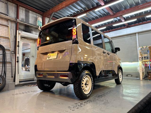 デリカミニ Ｔ　プレミアム　４ＷＤターボ　リフトアップ　夏バイカラーホイール　オープンカントリーＲＴタイヤ　冬純正アルミ　スタッドレス　ナビ　ドラレコ付きインナーミラー　ＥＴＣ　フロアマット　冬ワイパー　アライメント調整（4枚目）