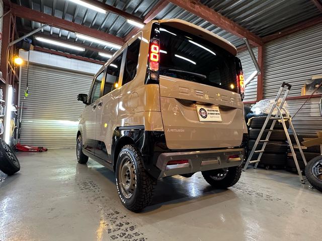 デリカミニ Ｔ　プレミアム　４ＷＤターボ　リフトアップ　夏バイカラーホイール　オープンカントリーＲＴタイヤ　冬純正アルミ　スタッドレス　ナビ　ドラレコ付きインナーミラー　ＥＴＣ　フロアマット　冬ワイパー　アライメント調整（5枚目）
