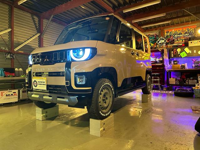 デリカミニ Ｔ　プレミアム　４ＷＤターボ　リフトアップ　夏バイカラーホイール　オープンカントリーＲＴタイヤ　冬純正アルミ　スタッドレス　ナビ　ドラレコ付きインナーミラー　ＥＴＣ　フロアマット　冬ワイパー　アライメント調整（16枚目）