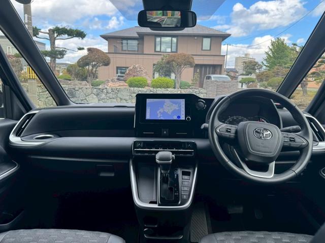 ヴォクシー S-Z 4WD/純正ナビ/フルセグTV/バックカメラ/両側パワースライドドア/セーフティセンス/レーダークルコン/LEDライト/オートマチックハイビーム/シートヒーター/スマートキー/プッシュスタート/寒冷地(3枚目)