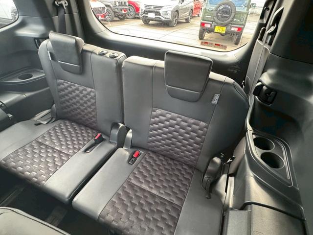 ヴォクシー S-Z 4WD/純正ナビ/フルセグTV/バックカメラ/両側パワースライドドア/セーフティセンス/レーダークルコン/LEDライト/オートマチックハイビーム/シートヒーター/スマートキー/プッシュスタート/寒冷地(16枚目)