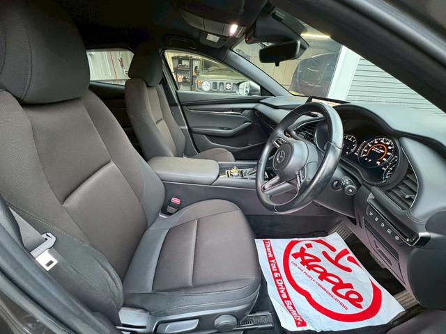 ＭＡＺＤＡ３ファストバック １５Ｓツーリング　４ＷＤ／マツダコネクト／フルセグＴＶ／３６０セーフティパッケージ／ドラレコ／ＥＴＣ／ヘッドアップディスプレイ／衝突被害軽減ブレーキ／レーダークルコン／ＬＥＤヘッドライト／純正１８インチアルミホイール（34枚目）