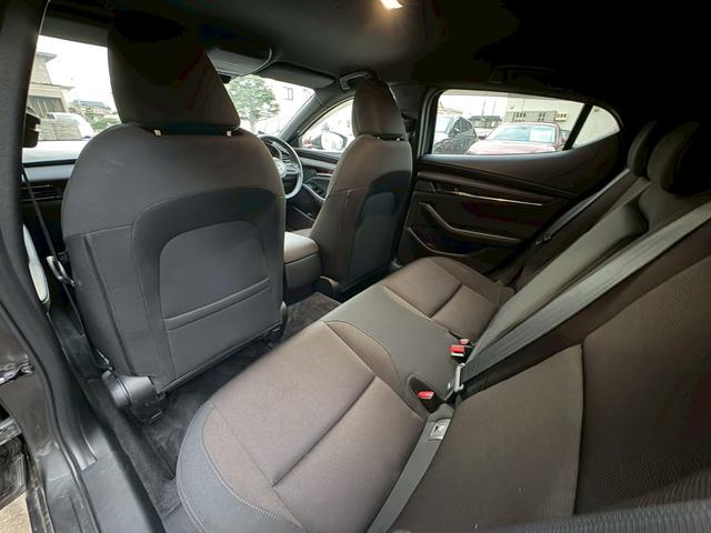 ＭＡＺＤＡ３ファストバック １５Ｓツーリング　４ＷＤ／マツダコネクト／フルセグＴＶ／３６０セーフティパッケージ／ドラレコ／ＥＴＣ／ヘッドアップディスプレイ／衝突被害軽減ブレーキ／レーダークルコン／ＬＥＤヘッドライト／純正１８インチアルミホイール（40枚目）