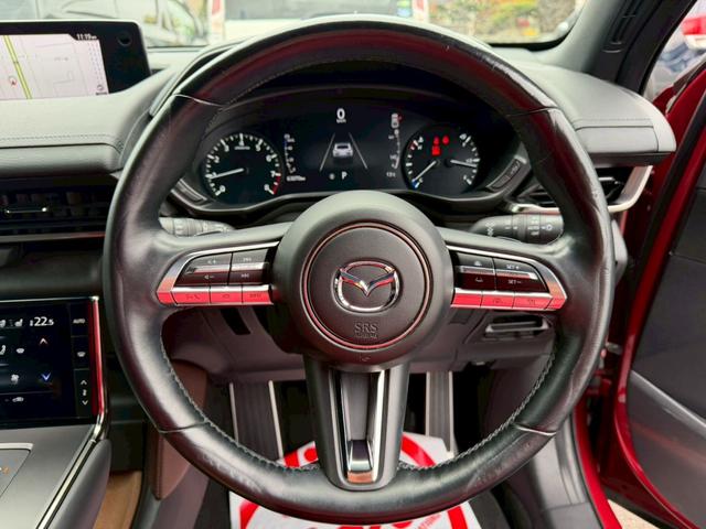 ＭＸ－３０ ベースグレード　４ＷＤ／インダストリアルクラシックパッケージ／ＢＯＳＥ／マツダコネクトナビＴＶ／３６０カメラ／クルージングトラフィックサポート／ヘッドアップディスプレイ／パワーシート／シートヒーター／ステアヒーター（7枚目）
