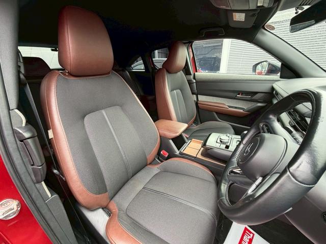 ＭＸ－３０ ベースグレード　４ＷＤ／インダストリアルクラシックパッケージ／ＢＯＳＥ／マツダコネクトナビＴＶ／３６０カメラ／クルージングトラフィックサポート／ヘッドアップディスプレイ／パワーシート／シートヒーター／ステアヒーター（12枚目）
