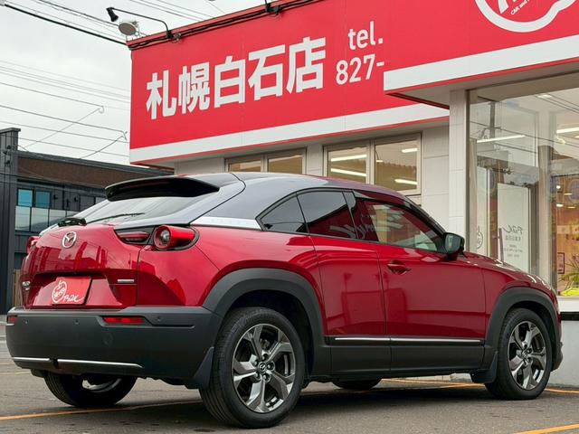 ＭＸ－３０ ベースグレード　４ＷＤ／インダストリアルクラシックパッケージ／ＢＯＳＥ／マツダコネクトナビＴＶ／３６０カメラ／クルージングトラフィックサポート／ヘッドアップディスプレイ／パワーシート／シートヒーター／ステアヒーター（16枚目）