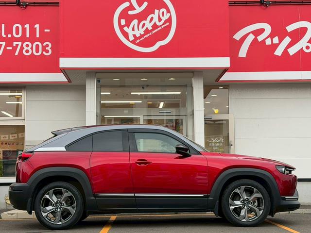 ＭＸ－３０ ベースグレード　４ＷＤ／インダストリアルクラシックパッケージ／ＢＯＳＥ／マツダコネクトナビＴＶ／３６０カメラ／クルージングトラフィックサポート／ヘッドアップディスプレイ／パワーシート／シートヒーター／ステアヒーター（17枚目）