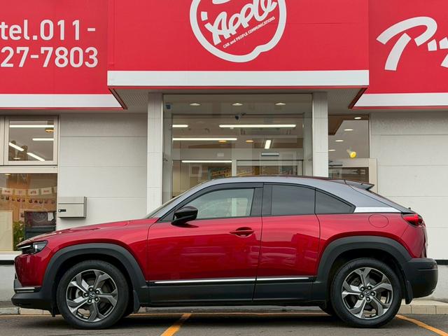 ＭＸ－３０ ベースグレード　４ＷＤ／インダストリアルクラシックパッケージ／ＢＯＳＥ／マツダコネクトナビＴＶ／３６０カメラ／クルージングトラフィックサポート／ヘッドアップディスプレイ／パワーシート／シートヒーター／ステアヒーター（18枚目）