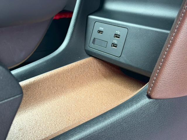 ＭＸ－３０ ベースグレード　４ＷＤ／インダストリアルクラシックパッケージ／ＢＯＳＥ／マツダコネクトナビＴＶ／３６０カメラ／クルージングトラフィックサポート／ヘッドアップディスプレイ／パワーシート／シートヒーター／ステアヒーター（33枚目）