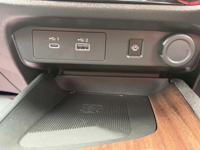 オーラ G FOUR レザーエディション プロパイロット/BOSEサウンド/メーカー純正9インチコネクトナビ/フルセグTV/全方位カメラ/ワイヤレス充電/ドラレコ/ETC2.0/黒革/シートヒーター/ステアヒーター/LEDライト/寒冷地仕様(12枚目)