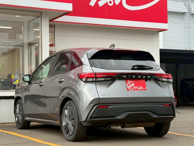 ノート Ｘ　ＦＯＵＲ　ハイブリッド４ＷＤ／ナビ／バックカメラ／ドライブレコーダー／ＥＴＣ／エマージェンシーブレーキ／シートヒーター／ステアヒーター／インテリジェントキー／プッシュスタート／アップルあんしんライト保証１年付（19枚目）