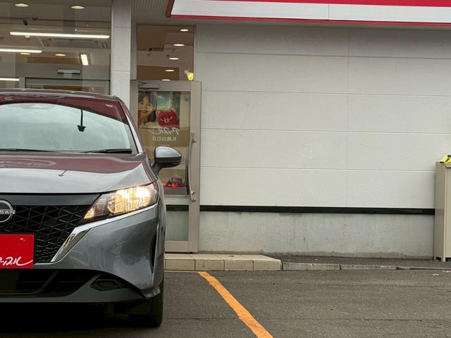 ノート Ｘ　ＦＯＵＲ　ハイブリッド４ＷＤ／ナビ／バックカメラ／ドライブレコーダー／ＥＴＣ／エマージェンシーブレーキ／シートヒーター／ステアヒーター／インテリジェントキー／プッシュスタート／アップルあんしんライト保証１年付（48枚目）