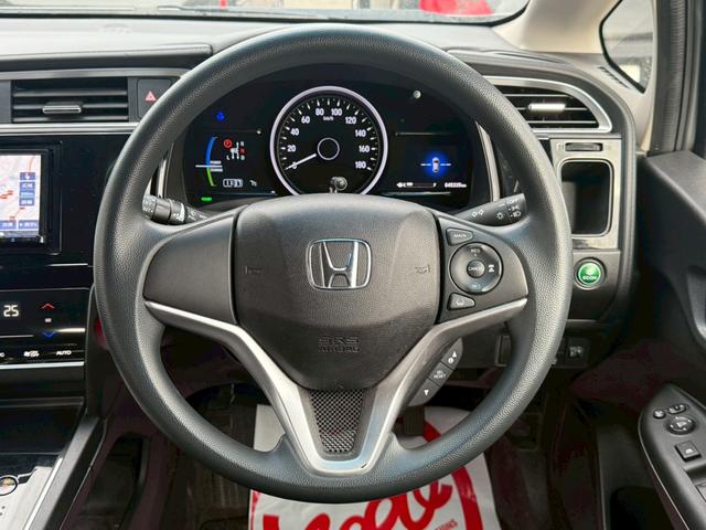 シャトル ハイブリッド　ホンダセンシング　ハイブリッド４ＷＤ／ナビ／ドライブレコーダー／ＥＴＣ／アダプティブクルーズコントロール／スマートキー／プッシュスタート／コンフォートビューパッケージ／車検整備付／アップルあんしんライト保証１年付（5枚目）