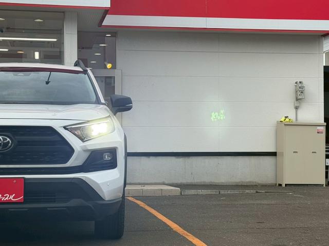 RAV4 アドベンチャー オフロードパッケージII 純正ナビ/フルセグTV/パノラミックビューモニター/デジタルインナーミラー/パワーバックドア/黒合皮シート/シートベンチレーション/パワーシート/ステアヒーター/純正18インチアルミ/LED/寒冷地(22枚目)