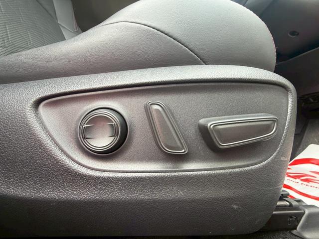 RAV4 アドベンチャー オフロードパッケージII 純正ナビ/フルセグTV/パノラミックビューモニター/デジタルインナーミラー/パワーバックドア/黒合皮シート/シートベンチレーション/パワーシート/ステアヒーター/純正18インチアルミ/LED/寒冷地(35枚目)