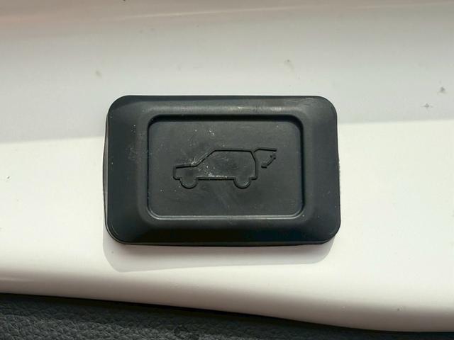 RAV4 アドベンチャー オフロードパッケージII 純正ナビ/フルセグTV/パノラミックビューモニター/デジタルインナーミラー/パワーバックドア/黒合皮シート/シートベンチレーション/パワーシート/ステアヒーター/純正18インチアルミ/LED/寒冷地(39枚目)