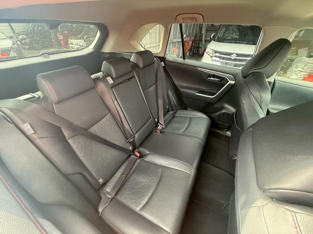 RAV4 アドベンチャー オフロードパッケージII 純正ナビ/フルセグTV/パノラミックビューモニター/デジタルインナーミラー/パワーバックドア/黒合皮シート/シートベンチレーション/パワーシート/ステアヒーター/純正18インチアルミ/LED/寒冷地(40枚目)