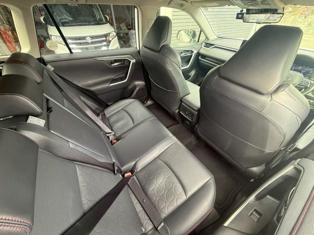 RAV4 アドベンチャー オフロードパッケージII 純正ナビ/フルセグTV/パノラミックビューモニター/デジタルインナーミラー/パワーバックドア/黒合皮シート/シートベンチレーション/パワーシート/ステアヒーター/純正18インチアルミ/LED/寒冷地(42枚目)