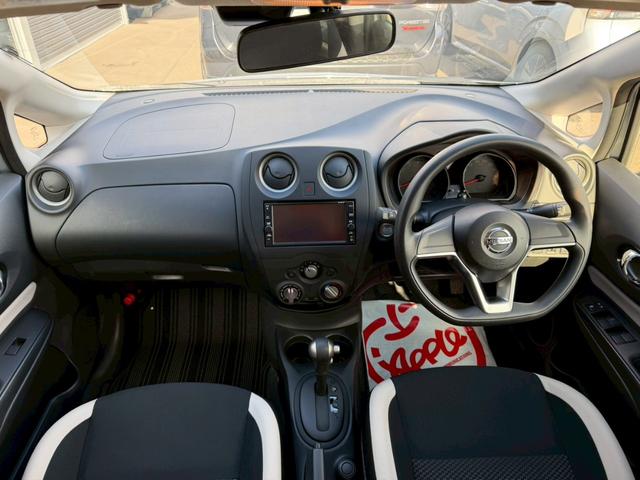 ノート Ｘ　ＦＯＵＲ　４ＷＤ／純正ナビ／フルセグＴＶ／バックカメラ／ドラレコ／ＥＴＣ／ワンオーナー車／走行距離１１０００キロ／衝突被害軽減ブレーキ／スマートキー／プッシュスタート／車検整備付／アップルあんしんライト保証１年（3枚目）