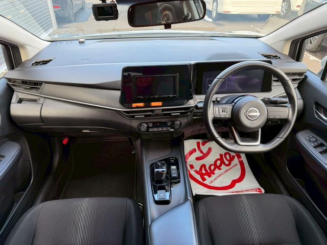 ノート Ｘ　ＦＯＵＲ　ハイブリッド４ＷＤ／ナビ／バックカメラ／エマージェンシーブレーキ／インテリジェントキー／プッシュスタート／シートヒーター／ステアリングヒーター／ＵＳＢ／車検整備付き／アップルあんしんライト保証１年付き（5枚目）
