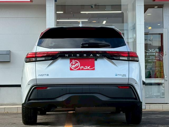 ノート Ｘ　ＦＯＵＲ　ハイブリッド４ＷＤ／ナビ／バックカメラ／エマージェンシーブレーキ／インテリジェントキー／プッシュスタート／シートヒーター／ステアリングヒーター／ＵＳＢ／車検整備付き／アップルあんしんライト保証１年付き（15枚目）