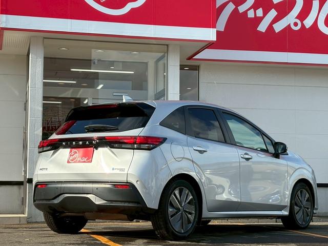 ノート Ｘ　ＦＯＵＲ　ハイブリッド４ＷＤ／ナビ／バックカメラ／エマージェンシーブレーキ／インテリジェントキー／プッシュスタート／シートヒーター／ステアリングヒーター／ＵＳＢ／車検整備付き／アップルあんしんライト保証１年付き（16枚目）