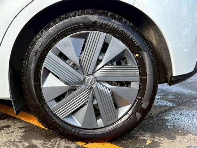 ノート Ｘ　ＦＯＵＲ　ハイブリッド４ＷＤ／ナビ／バックカメラ／エマージェンシーブレーキ／インテリジェントキー／プッシュスタート／シートヒーター／ステアリングヒーター／ＵＳＢ／車検整備付き／アップルあんしんライト保証１年付き（21枚目）