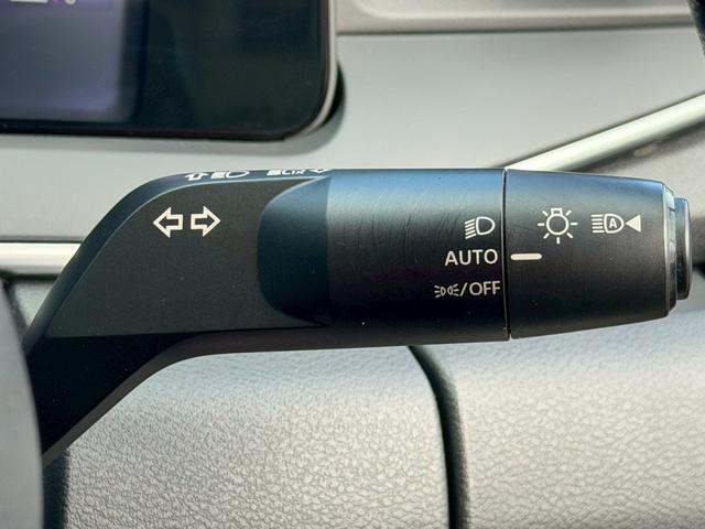 ノート Ｘ　ＦＯＵＲ　ハイブリッド４ＷＤ／ナビ／バックカメラ／エマージェンシーブレーキ／インテリジェントキー／プッシュスタート／シートヒーター／ステアリングヒーター／ＵＳＢ／車検整備付き／アップルあんしんライト保証１年付き（27枚目）