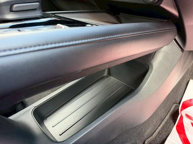 ノート Ｘ　ＦＯＵＲ　ハイブリッド４ＷＤ／ナビ／バックカメラ／エマージェンシーブレーキ／インテリジェントキー／プッシュスタート／シートヒーター／ステアリングヒーター／ＵＳＢ／車検整備付き／アップルあんしんライト保証１年付き（41枚目）