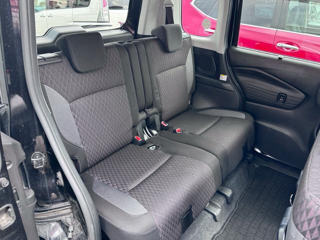 デリカＤ：２ カスタムハイブリッドＭＶ　全方位カメラパッケージ　４ＷＤ／ナビ／全方位カメラ／両側パワースライドドア／衝突被害軽減／ヘッドアップディスプレイ／ＬＥＤヘッドライト／オートハイビーム／アダプティブクルコン／シートヒーター／スマートキー／プッシュスタート（12枚目）