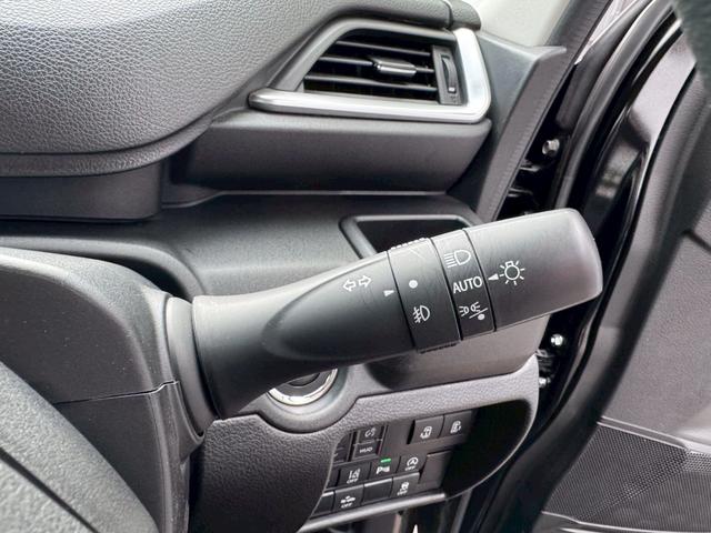 デリカＤ：２ カスタムハイブリッドＭＶ　全方位カメラパッケージ　４ＷＤ／ナビ／全方位カメラ／両側パワースライドドア／衝突被害軽減／ヘッドアップディスプレイ／ＬＥＤヘッドライト／オートハイビーム／アダプティブクルコン／シートヒーター／スマートキー／プッシュスタート（28枚目）