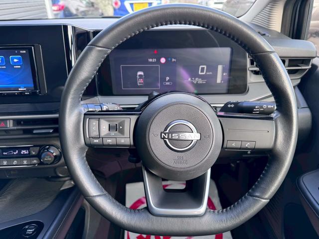 ノート X FOUR ハイブリッド4WD/ナビ/バックカメラ/エマージェンシーブレーキ/シートヒーター/ステアリングヒーター/インテリジェントキー/プッシュスタート/ETC/USB/アップルあんしんライト保証1年付き(5枚目)