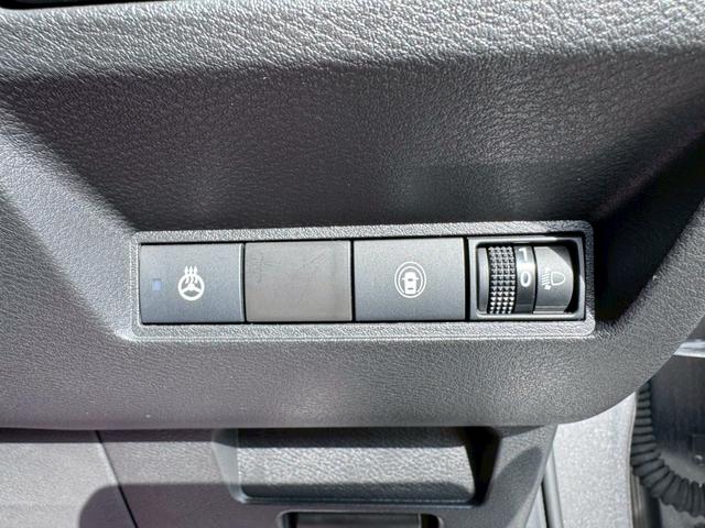 ノート X FOUR ハイブリッド4WD/ナビ/バックカメラ/エマージェンシーブレーキ/シートヒーター/ステアリングヒーター/インテリジェントキー/プッシュスタート/ETC/USB/アップルあんしんライト保証1年付き(8枚目)