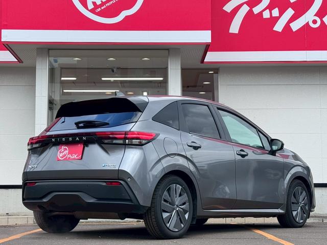 ノート X FOUR ハイブリッド4WD/ナビ/バックカメラ/エマージェンシーブレーキ/シートヒーター/ステアリングヒーター/インテリジェントキー/プッシュスタート/ETC/USB/アップルあんしんライト保証1年付き(16枚目)