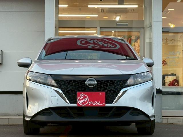 ノート Ｘ　ＦＯＵＲ　ハイブリッド４ＷＤ／ナビ／バックカメラ／ＥＴＣ／エマージェンシーブレーキ／シートヒーター／ステアヒーター／インテリジェントキー／プッシュスタート／ＵＳＢ／車検整備付／アップルあんしんライト保証１年付（2枚目）