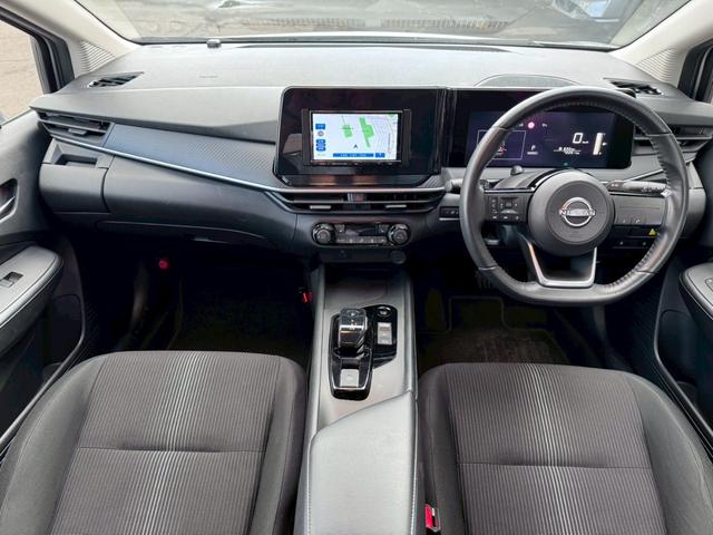 ノート Ｘ　ＦＯＵＲ　ハイブリッド４ＷＤ／ナビ／バックカメラ／ＥＴＣ／エマージェンシーブレーキ／シートヒーター／ステアヒーター／インテリジェントキー／プッシュスタート／ＵＳＢ／車検整備付／アップルあんしんライト保証１年付（3枚目）