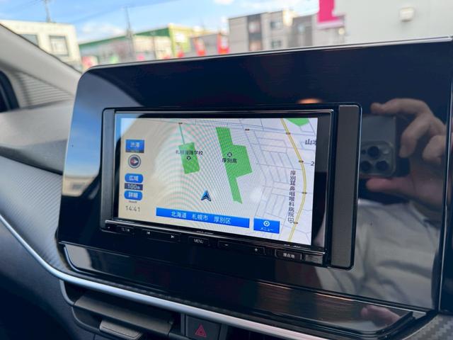 ノート Ｘ　ＦＯＵＲ　ハイブリッド４ＷＤ／ナビ／バックカメラ／ＥＴＣ／エマージェンシーブレーキ／シートヒーター／ステアヒーター／インテリジェントキー／プッシュスタート／ＵＳＢ／車検整備付／アップルあんしんライト保証１年付（4枚目）