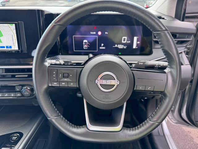 ノート Ｘ　ＦＯＵＲ　ハイブリッド４ＷＤ／ナビ／バックカメラ／ＥＴＣ／エマージェンシーブレーキ／シートヒーター／ステアヒーター／インテリジェントキー／プッシュスタート／ＵＳＢ／車検整備付／アップルあんしんライト保証１年付（6枚目）