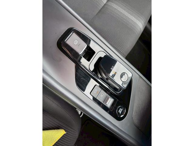 ノート Ｘ　ＦＯＵＲ　ハイブリッド４ＷＤ／ナビ／バックカメラ／ＥＴＣ／エマージェンシーブレーキ／シートヒーター／ステアヒーター／インテリジェントキー／プッシュスタート／ＵＳＢ／車検整備付／アップルあんしんライト保証１年付（7枚目）