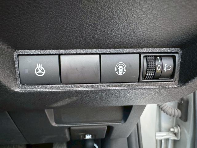 ノート Ｘ　ＦＯＵＲ　ハイブリッド４ＷＤ／ナビ／バックカメラ／ＥＴＣ／エマージェンシーブレーキ／シートヒーター／ステアヒーター／インテリジェントキー／プッシュスタート／ＵＳＢ／車検整備付／アップルあんしんライト保証１年付（9枚目）