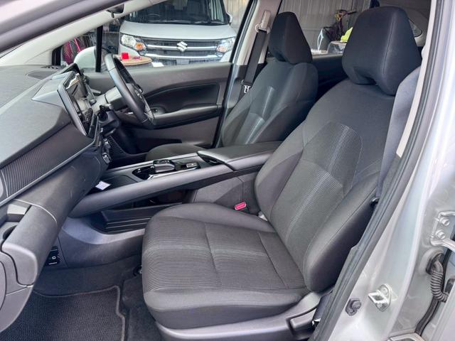 ノート Ｘ　ＦＯＵＲ　ハイブリッド４ＷＤ／ナビ／バックカメラ／ＥＴＣ／エマージェンシーブレーキ／シートヒーター／ステアヒーター／インテリジェントキー／プッシュスタート／ＵＳＢ／車検整備付／アップルあんしんライト保証１年付（12枚目）