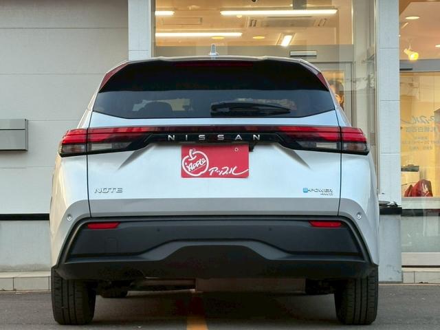 ノート Ｘ　ＦＯＵＲ　ハイブリッド４ＷＤ／ナビ／バックカメラ／ＥＴＣ／エマージェンシーブレーキ／シートヒーター／ステアヒーター／インテリジェントキー／プッシュスタート／ＵＳＢ／車検整備付／アップルあんしんライト保証１年付（15枚目）