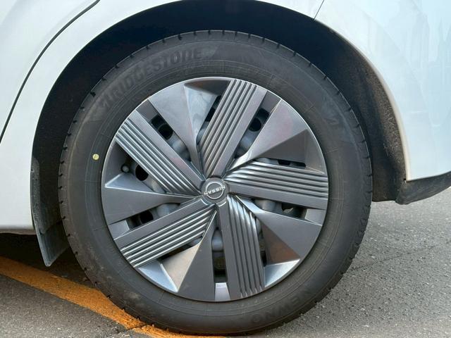 ノート Ｘ　ＦＯＵＲ　ハイブリッド４ＷＤ／ナビ／バックカメラ／ＥＴＣ／エマージェンシーブレーキ／シートヒーター／ステアヒーター／インテリジェントキー／プッシュスタート／ＵＳＢ／車検整備付／アップルあんしんライト保証１年付（21枚目）