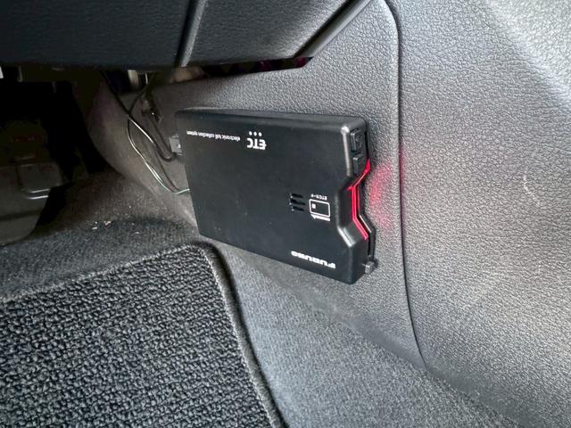 ノート Ｘ　ＦＯＵＲ　ハイブリッド４ＷＤ／ナビ／バックカメラ／ＥＴＣ／エマージェンシーブレーキ／シートヒーター／ステアヒーター／インテリジェントキー／プッシュスタート／ＵＳＢ／車検整備付／アップルあんしんライト保証１年付（22枚目）