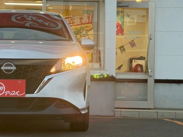 ノート Ｘ　ＦＯＵＲ　ハイブリッド４ＷＤ／ナビ／バックカメラ／ＥＴＣ／エマージェンシーブレーキ／シートヒーター／ステアヒーター／インテリジェントキー／プッシュスタート／ＵＳＢ／車検整備付／アップルあんしんライト保証１年付（43枚目）